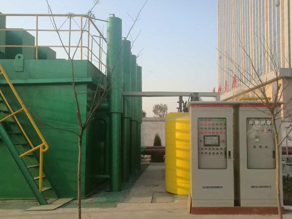 一(yī)體(tǐ)化(huà)全自(zì)動淨水(shuǐ)器(qì)