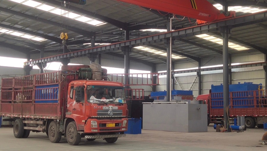 農(nóng)村(cūn)安 全飲水(shuǐ)供水(shuǐ)廠(chǎng)一(yī)體(tǐ)化(huà)淨水(shuǐ)設備發往潢川